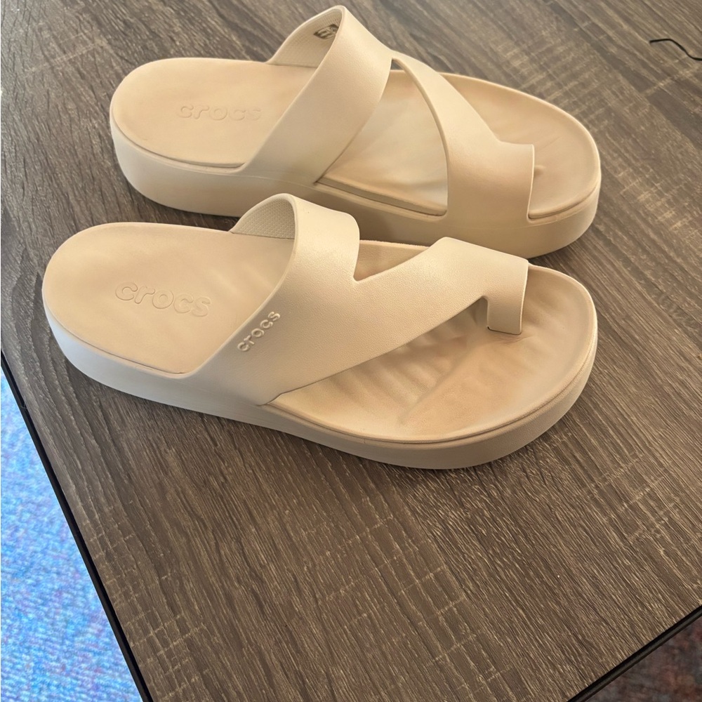 CROCS Women's Sandstone Sandals